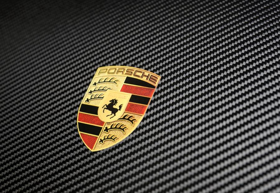 Логотип Porsche 911 GT2 RS (991) 2018 года  (AU) (фото 10 из 38)